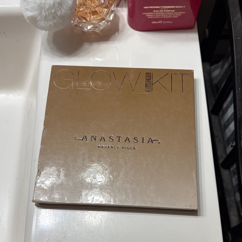 Anastasia Beverly Hills Glow Kit - Champagne Gold Compact